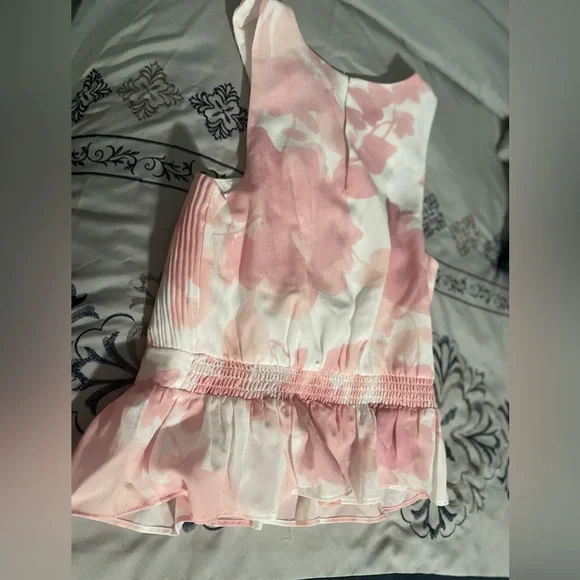 New Express that front pleated top. Size small - Picture 7 of 8